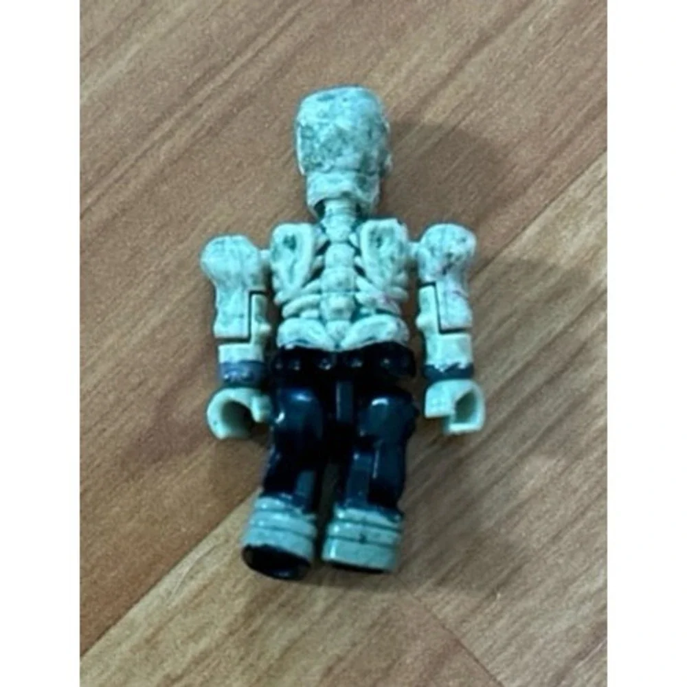 Mega Bloks Construx Pyrates Dread Eyes Phantom Skeleton Pirate Crew Figure